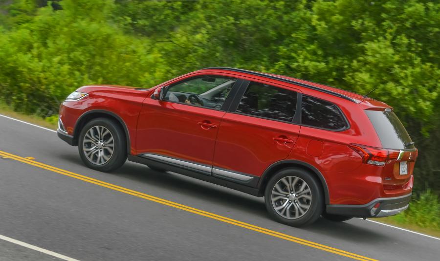  Mitsubishi Outlander 2015 года  (US) (фото 38 из 41)